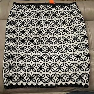 Joe Fresh Sz 4 EUC Black/Ivory Eyelet Skirt with pockets